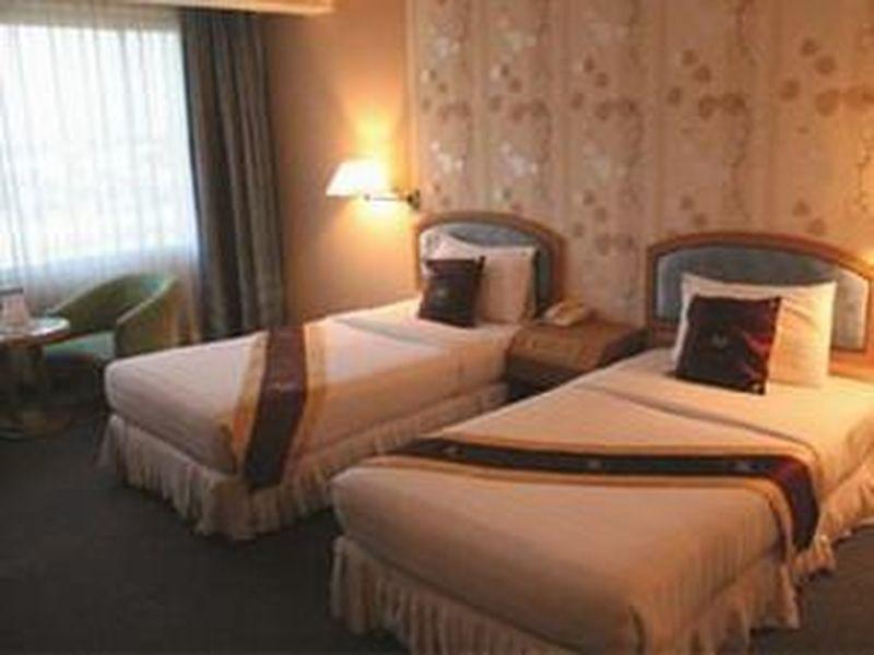 Chaisaeng Palace Hotel Sing Buri Exterior photo